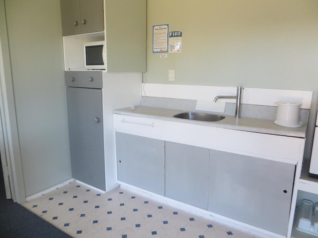 Big Bay Holiday Park Awhitu Extérieur photo