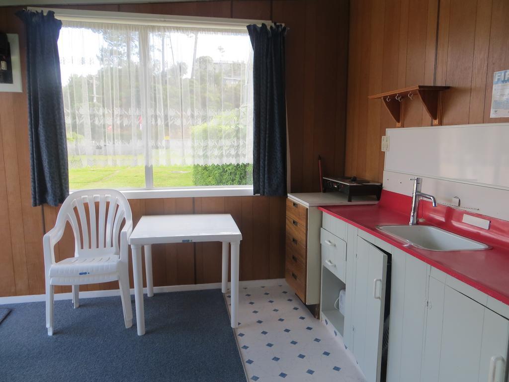 Big Bay Holiday Park Awhitu Chambre photo