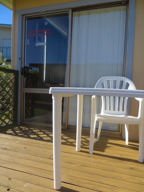 Big Bay Holiday Park Awhitu Chambre photo